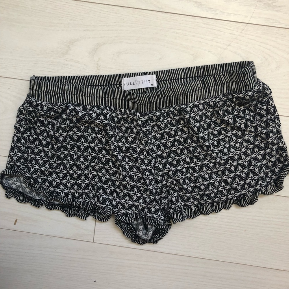 ✨3 for $15✨ Full tilt comfy shorts